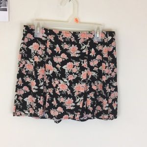 Fun floral mini skirt!